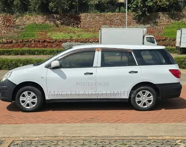 Nissan Advan 2013 White