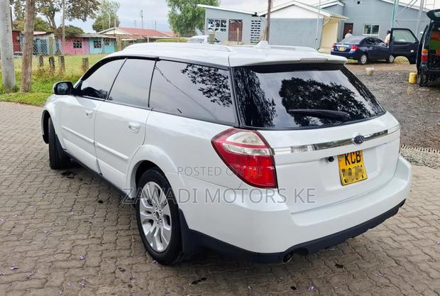 Subaru Outback 2.5 2009 White