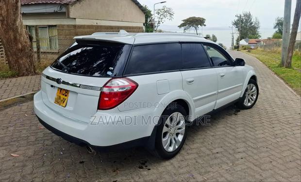 Subaru Outback 2.5 2009 White