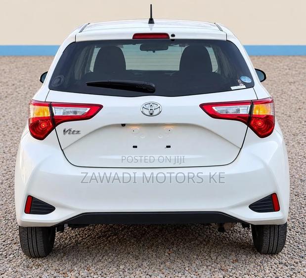 Toyota Vitz 1.0 FWD 5dr 2019 Pearl