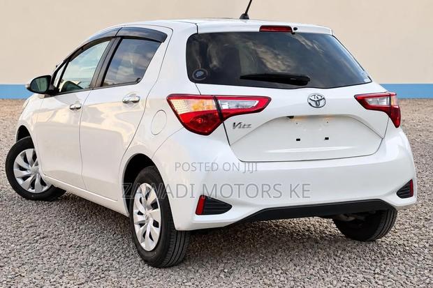 Toyota Vitz 1.0 FWD 5dr 2019 Pearl