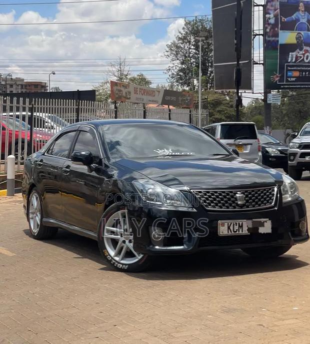 Toyota Crown 2013 Black
