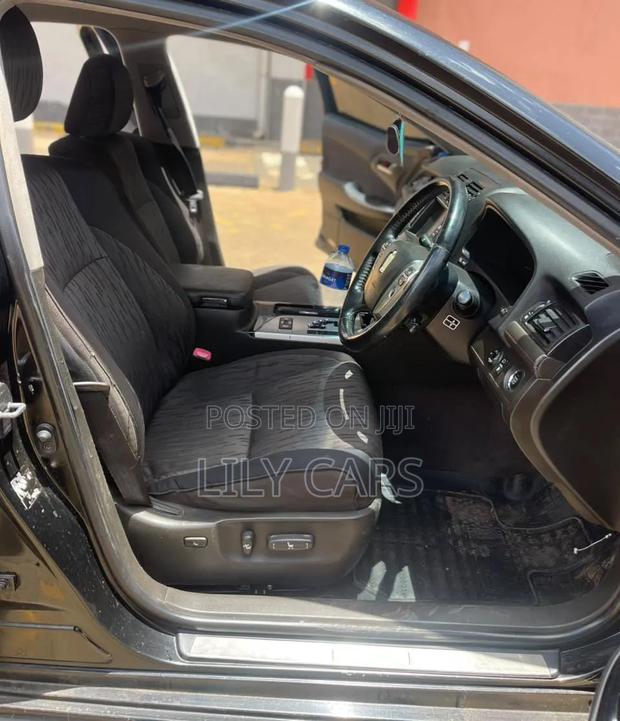 Toyota Crown 2013 Black