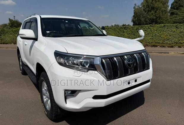 Toyota Land Cruiser Prado 2021 White