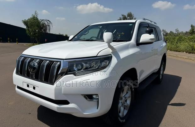 Toyota Land Cruiser Prado 2021 White