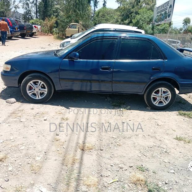 Toyota Corolla 2000 Blue