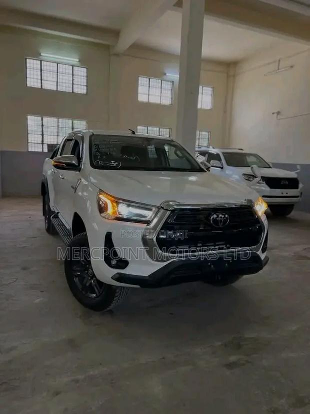 Toyota Hilux 2020 White