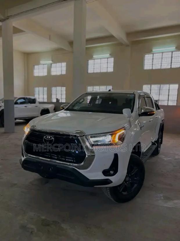 Toyota Hilux 2020 White
