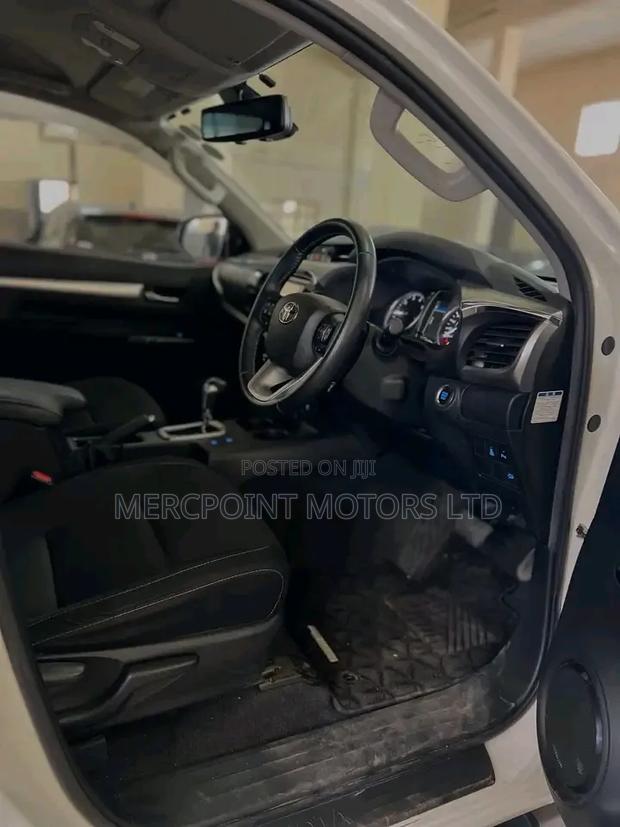 Toyota Hilux 2020 White