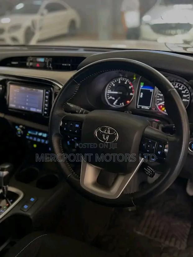 Toyota Hilux 2020 White