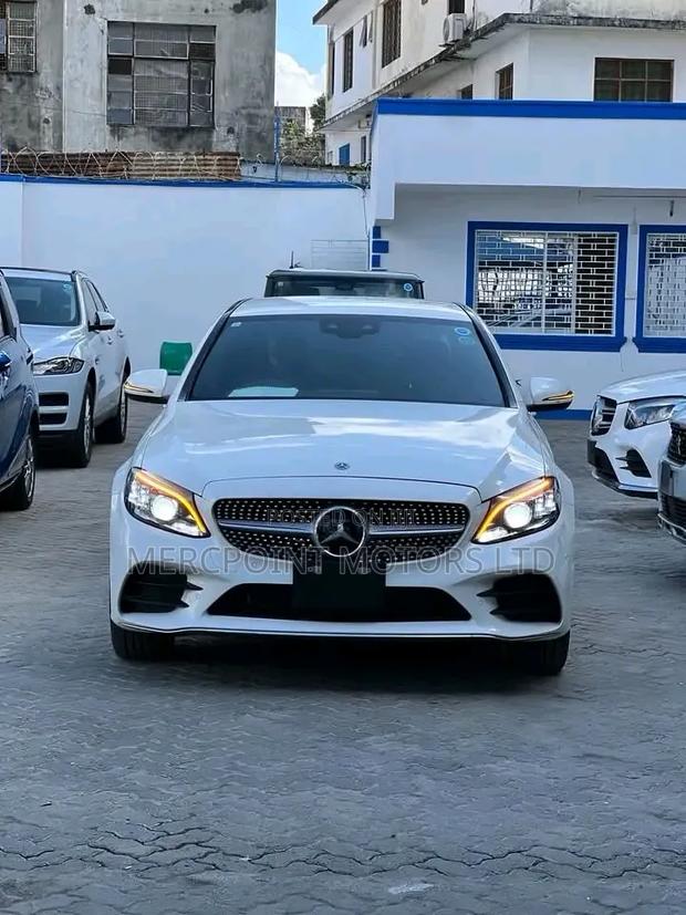 Mercedes-Benz C200 2019 Pearl