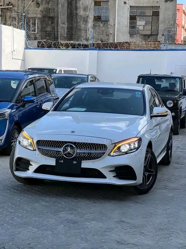 Mercedes-Benz C200 2019 Pearl