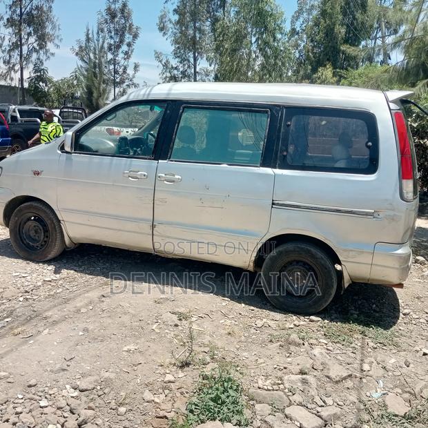 Toyota TownAce Noah 2001 Silver