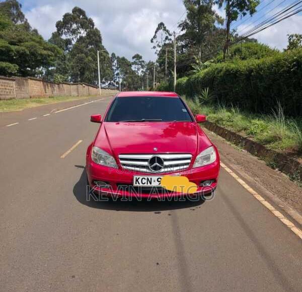 Mercedes-Benz C200 2010 Red