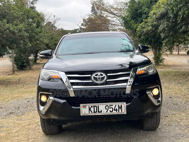Toyota Fortuner 2016 Black