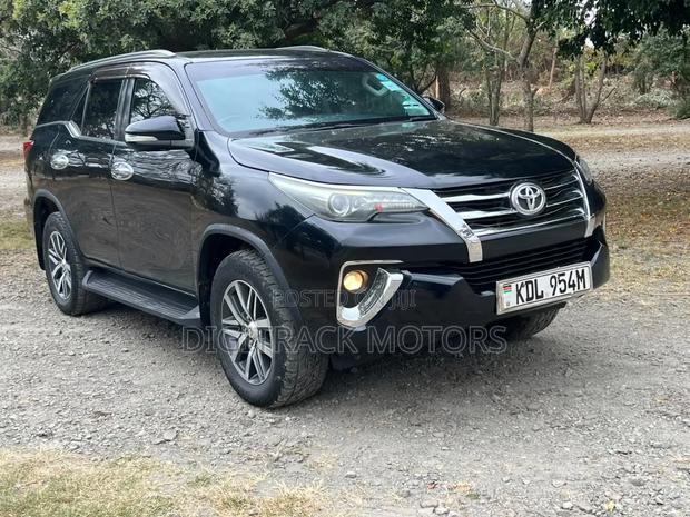 Toyota Fortuner 2016 Black