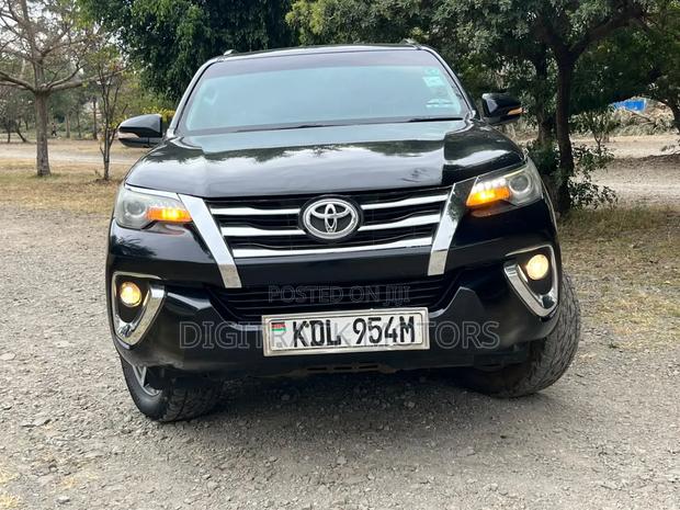 Toyota Fortuner 2016 Black