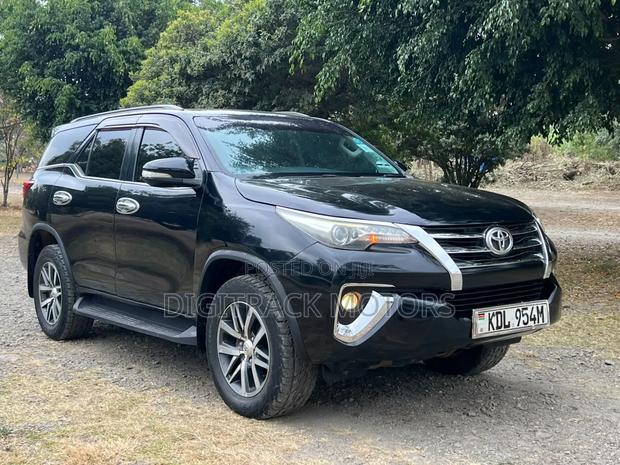 Toyota Fortuner 2016 Black