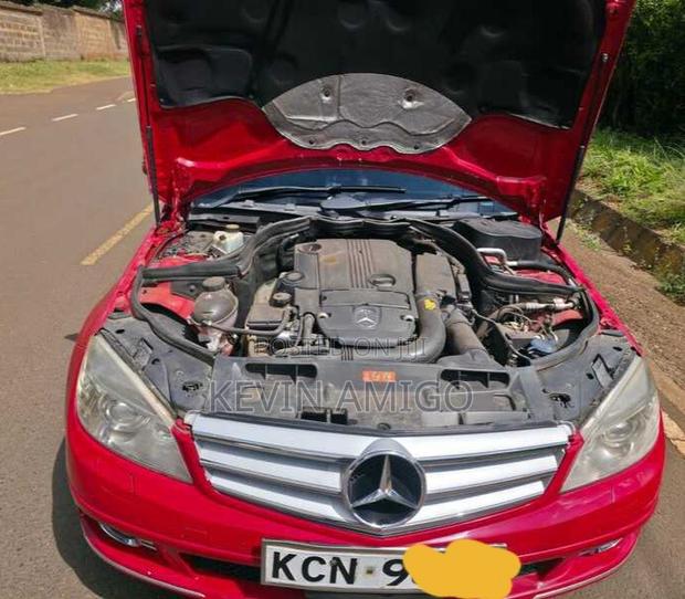 Mercedes-Benz C200 2010 Red