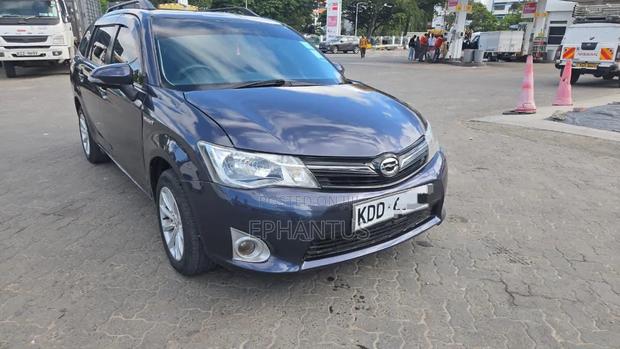Toyota Corolla Fielder 1.5 Hybrid FWD 2014 Blue