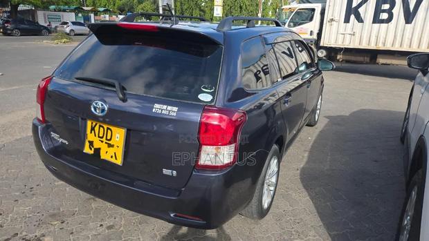 Toyota Corolla Fielder 1.5 Hybrid FWD 2014 Blue