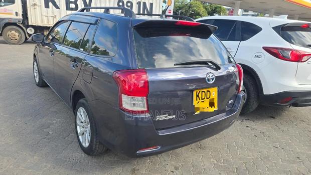 Toyota Corolla Fielder 1.5 Hybrid FWD 2014 Blue