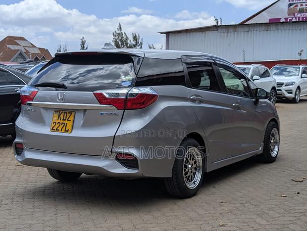 Honda Fit Shuttle 1.5 Hybrid 2WD 2019 Silver