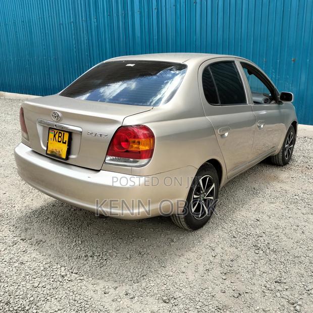 Toyota Platz 1.5 FWD 2003 Beige