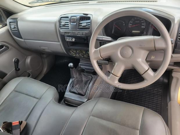 Isuzu D-MAX 2008 Brown