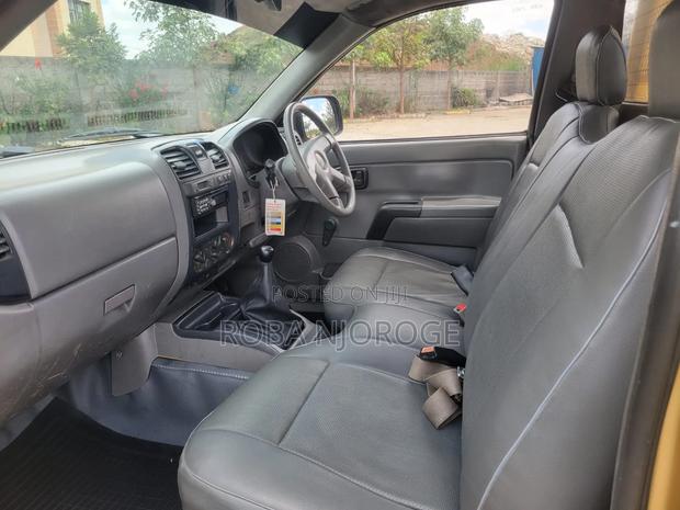 Isuzu D-MAX 2008 Brown