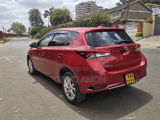 Toyota Auris 2017 Red
