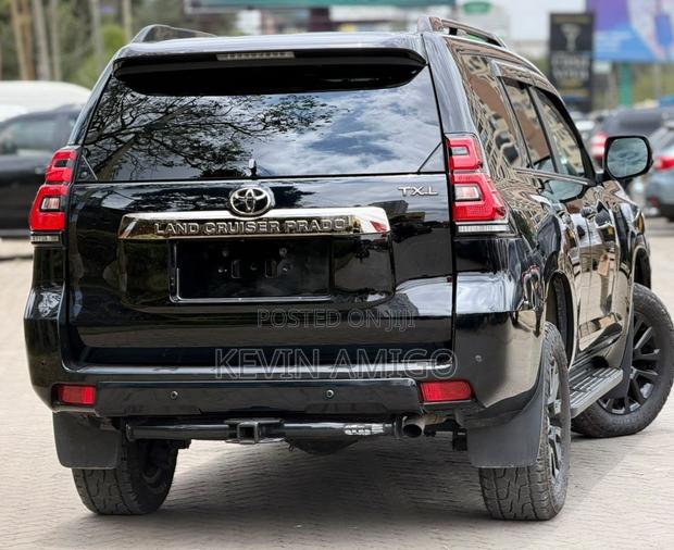 Toyota Land Cruiser Prado 2.8 2022 Black