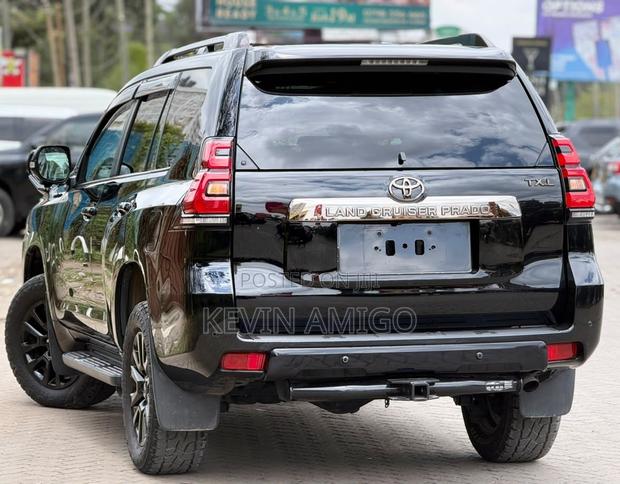 Toyota Land Cruiser Prado 2.8 2022 Black