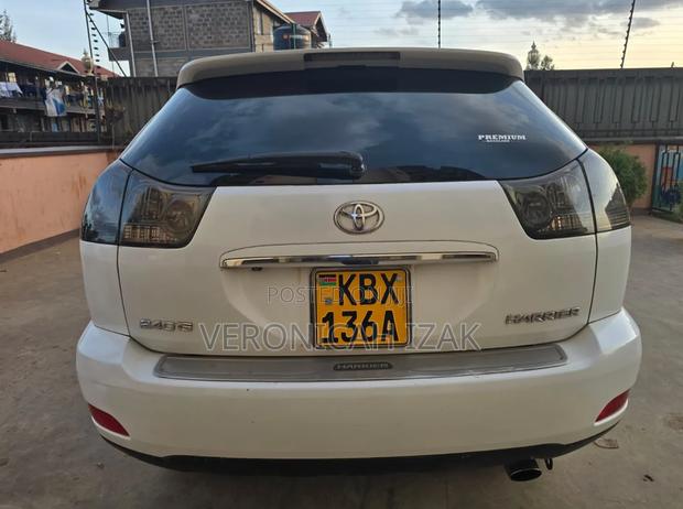 Toyota Harrier 2006 White