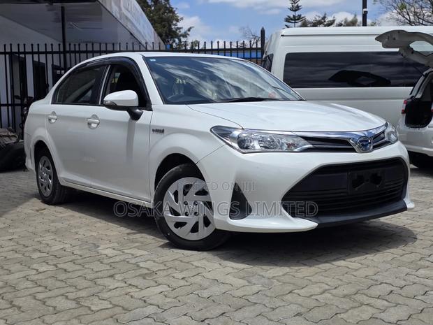 Toyota Axio 1.5 Hybrid 2WD 2019 White