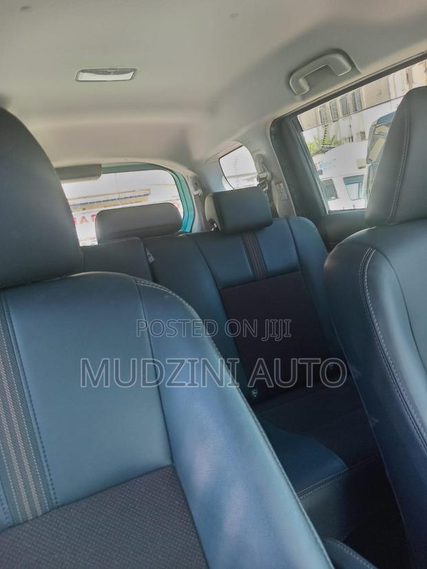 Toyota Sienta 1.5 Hybrid FWD 2020 Green