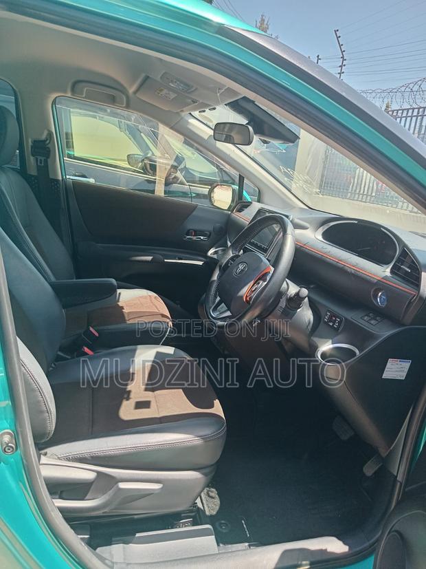 Toyota Sienta 1.5 Hybrid FWD 2020 Green