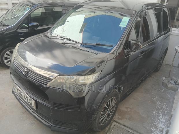 Toyota Spade 2013 Black