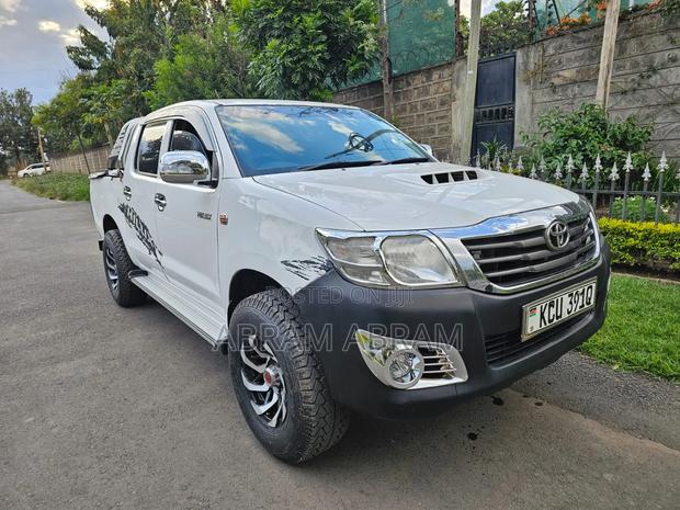 Toyota Hilux 2014 White