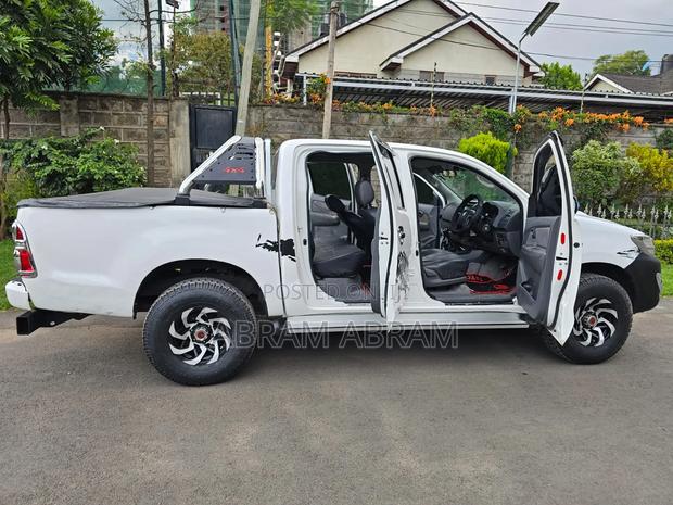 Toyota Hilux 2014 White