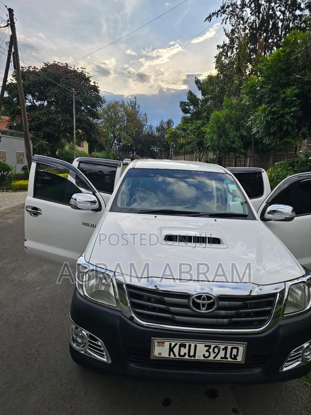 Toyota Hilux 2014 White