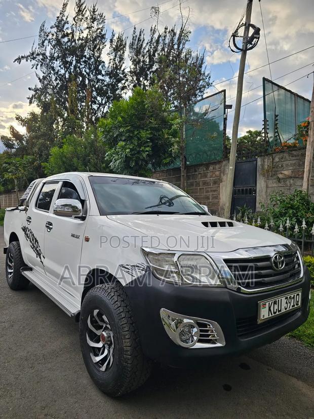 Toyota Hilux 2014 White