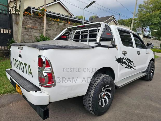 Toyota Hilux 2014 White