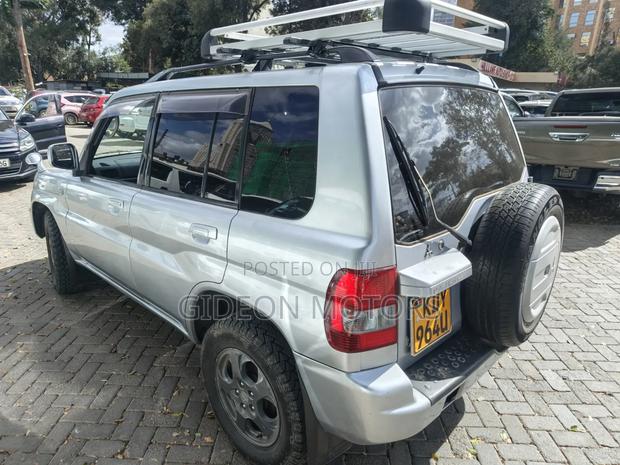 Mitsubishi Pajero 2004 Silver
