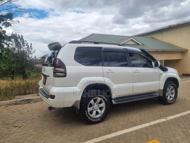 Toyota Land Cruiser Prado 2005 White