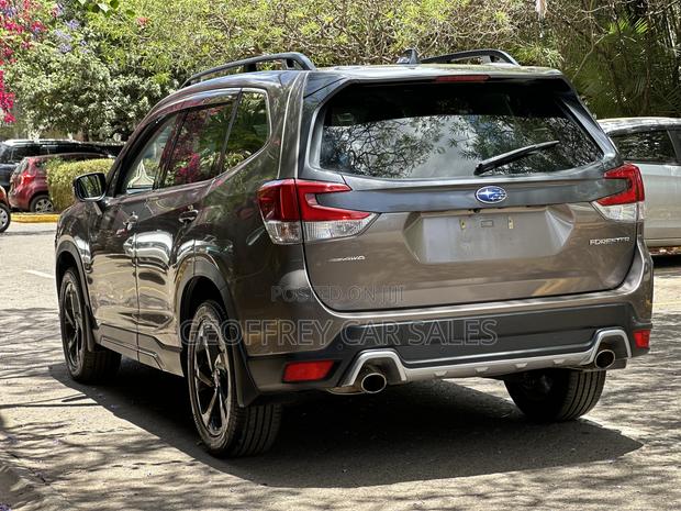 Subaru Forester Premium 2022 Gold