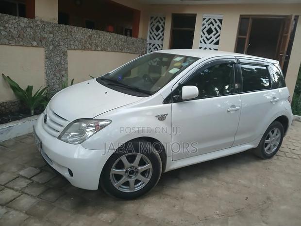 Toyota IST 2007 White