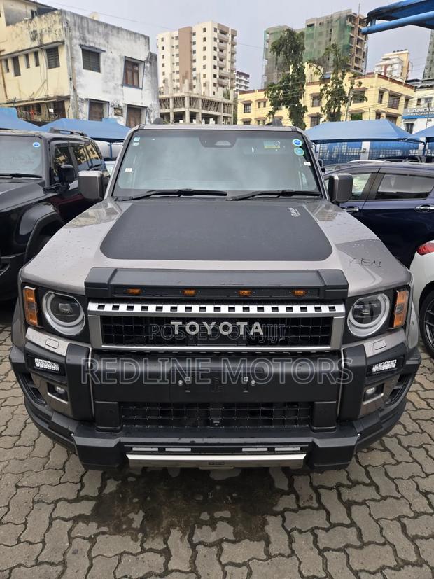 Toyota Land Cruiser Prado 2.7 2024 Silver