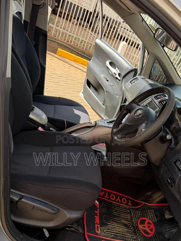 Toyota Auris 2006 Brown