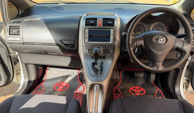 Toyota Auris 2006 Brown